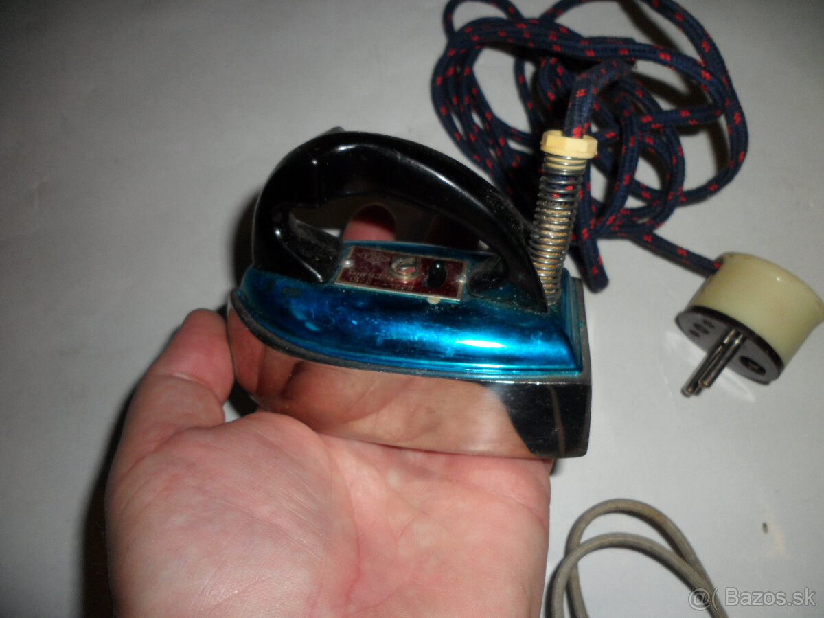 cestovná žehlička z roku 1970 - 2