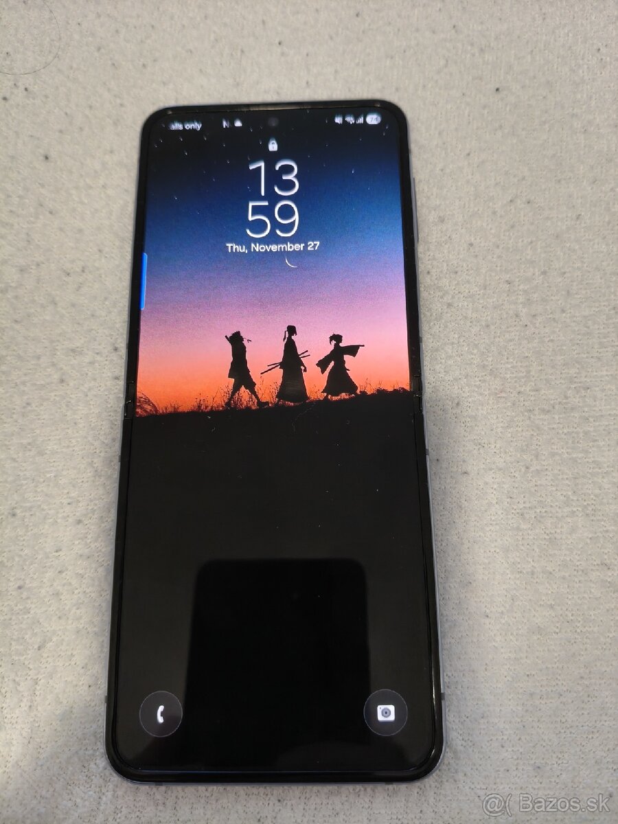 Samsung Galaxy Z Flip 4 - 2