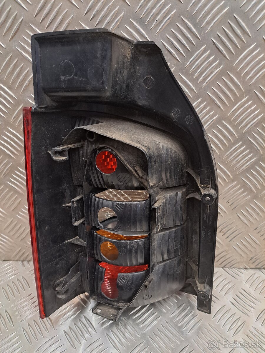 ZADNÉ SVETLO - VW T5 - 2