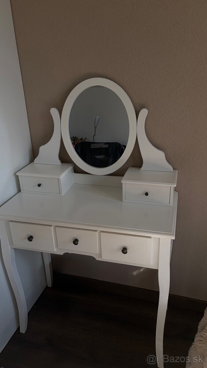 Toaletný stolík - 2
