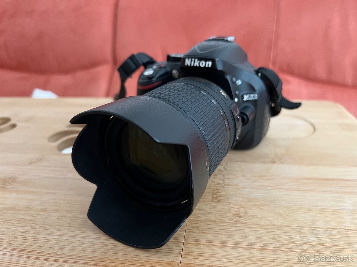 Nikon D5200 + Nikon AF-S DX Nikkor 18-105mm f/3,5-5,6G ED VR - 2