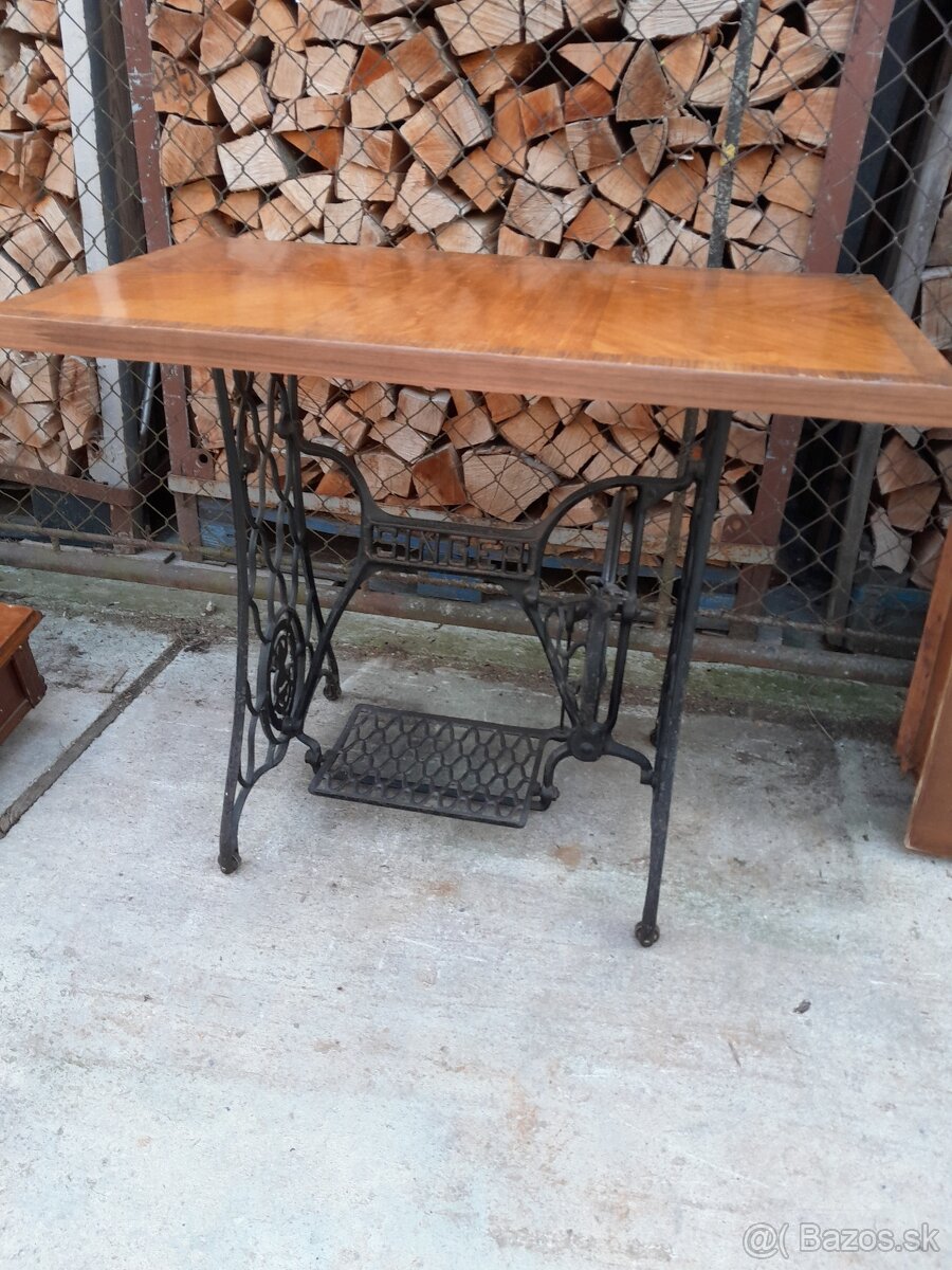 Predám stolík vyrobený zo šijacieho stroja - 2