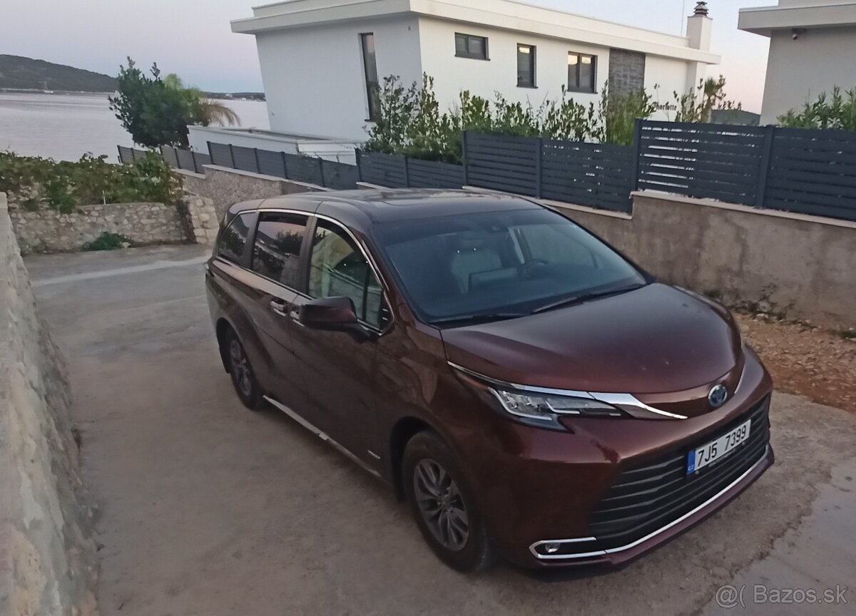 Toyota Sienna XLE 2,5hybrid AWD 2021 nový model - 2