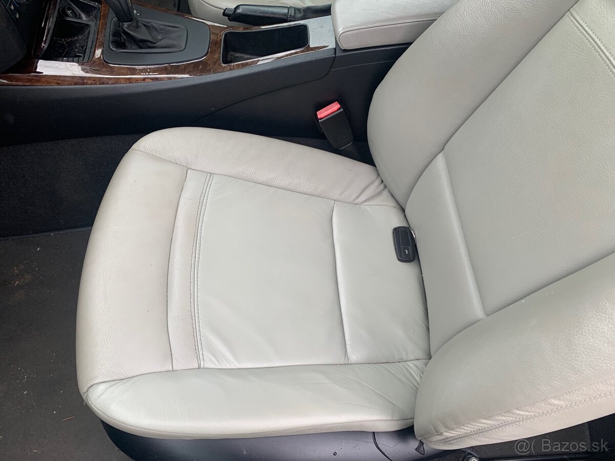 Biely interiér BMW e92 - 2