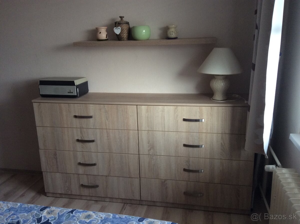 Predam rolldor skrinu a dve komody. - 2