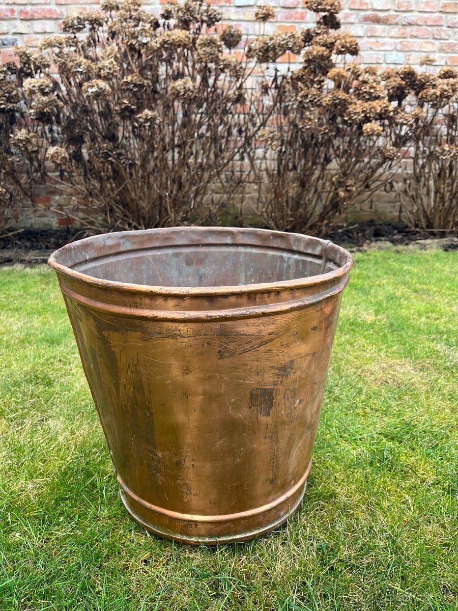 Staré nádoby na kvety - 2