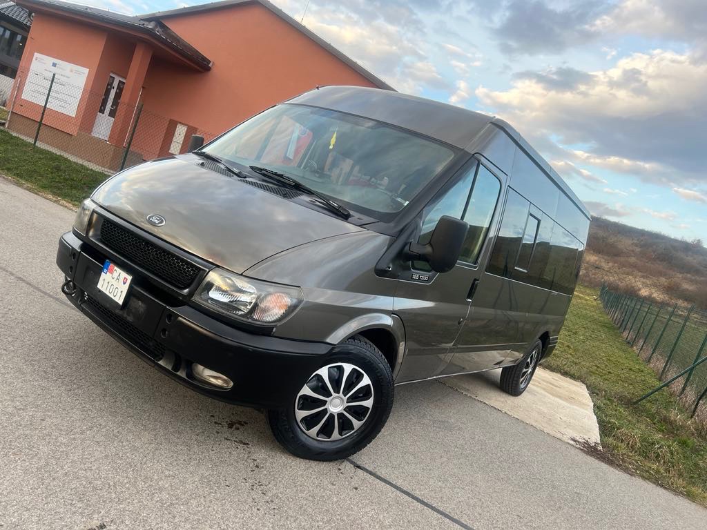 Ford Transit 7 miestne - 2