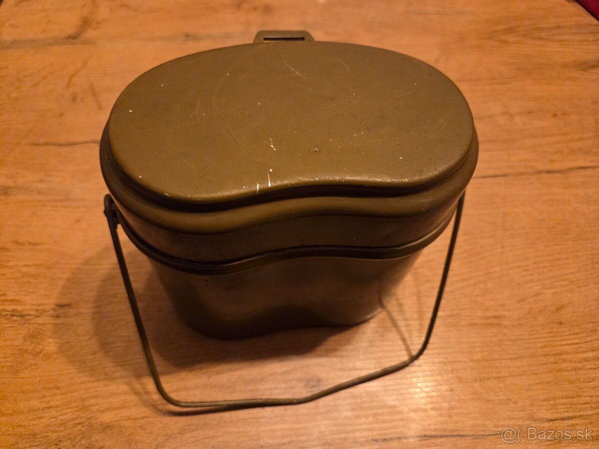 Vojenská fľaša a ešus - 2