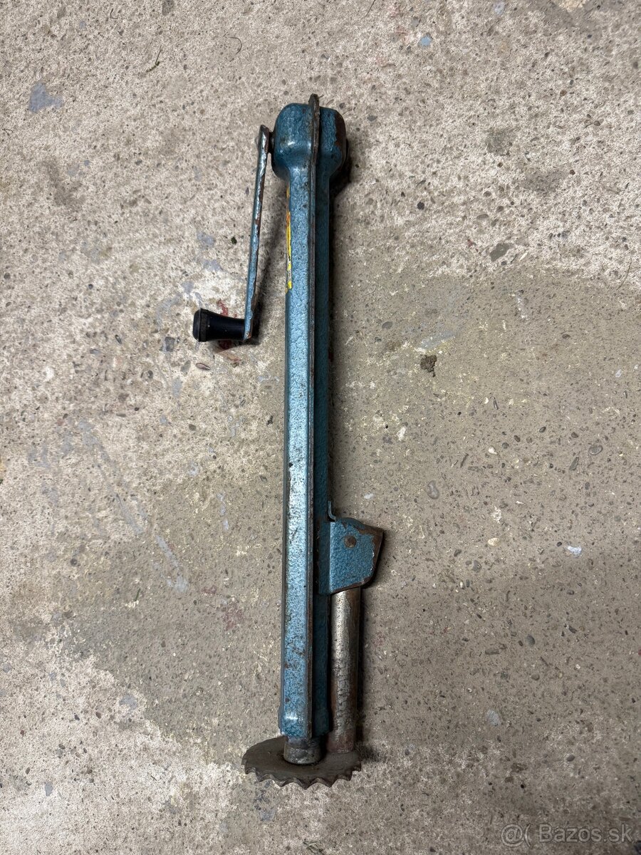 Zdvihák, hever Škoda 100 - 2