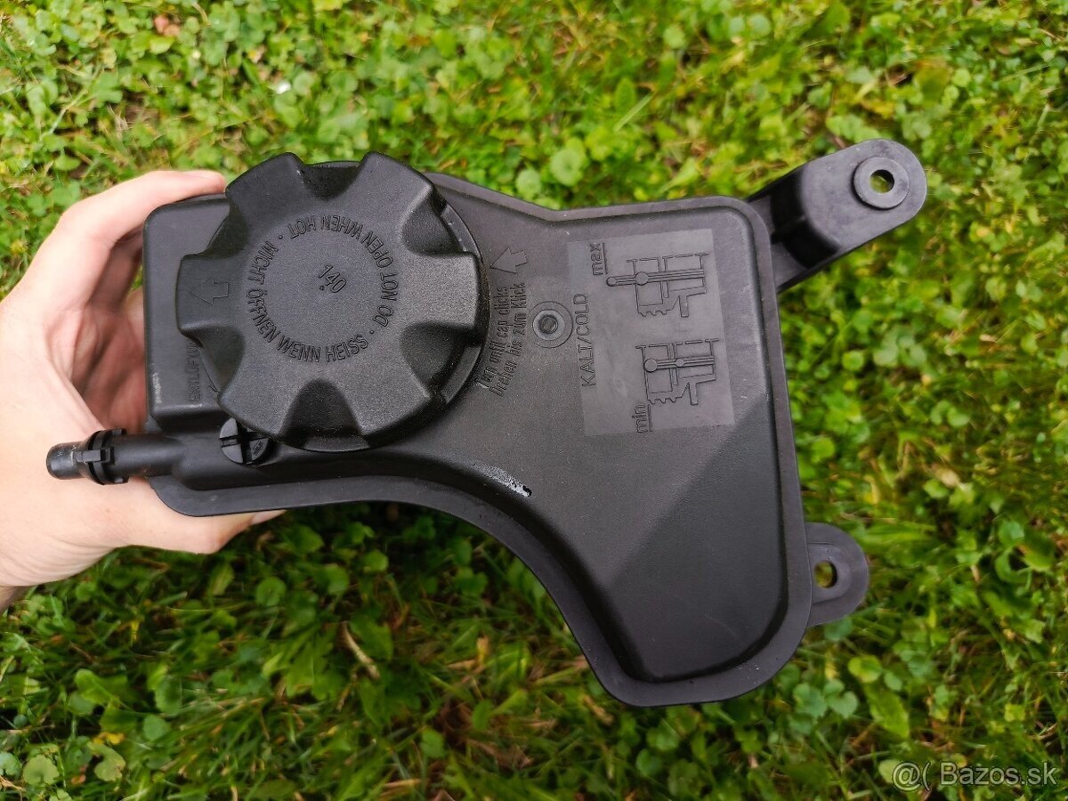 Expanzná nádrž na kvapalinu e90/E91/e87 - 2