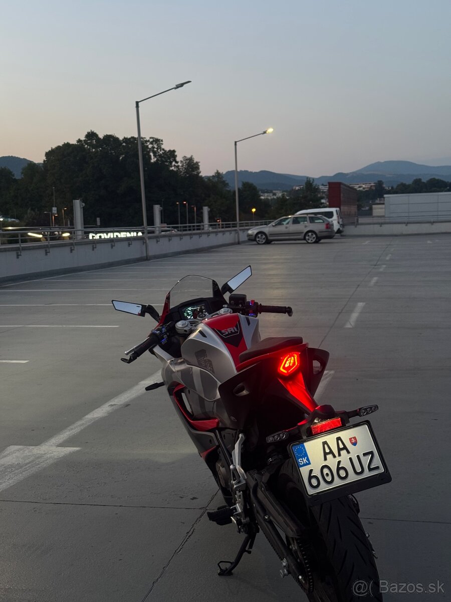 QJMOTOR SRK 125R - 2