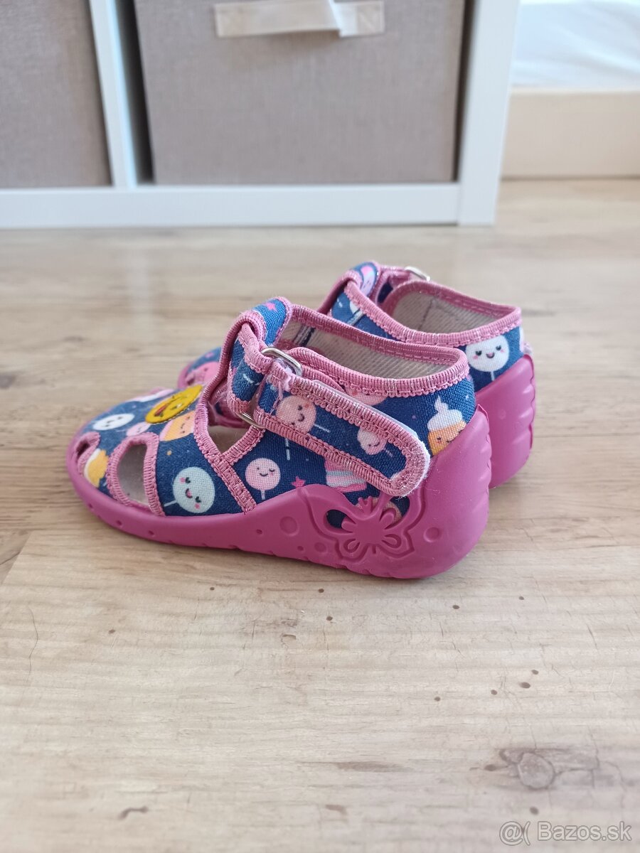 Detské papučky / prezúvky na úzku / útlu nôžku 21 - 2