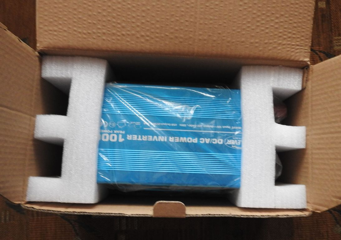 Menič napätia 12V-220V - čistý sínus - 2