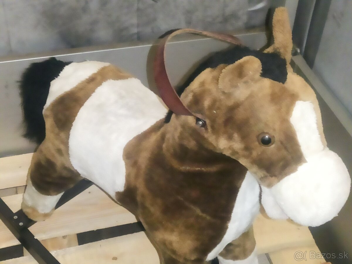 Starý krásny drevený hojdací koník - 2