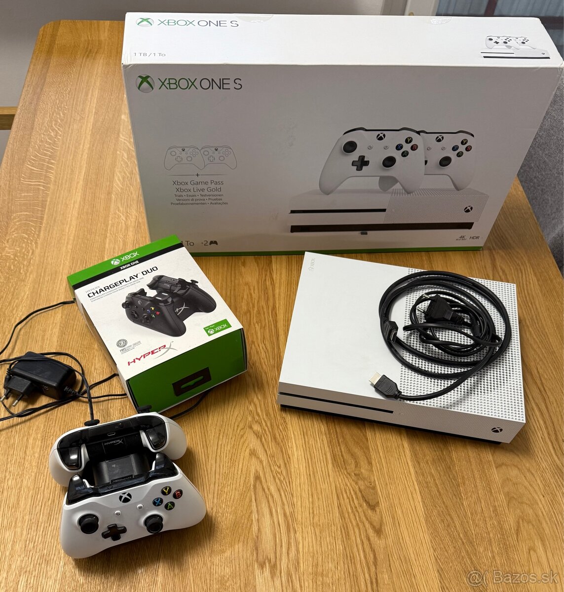 Xbox One S 1TB s 2 ovládačmi a nabíjacou stanicou - 2