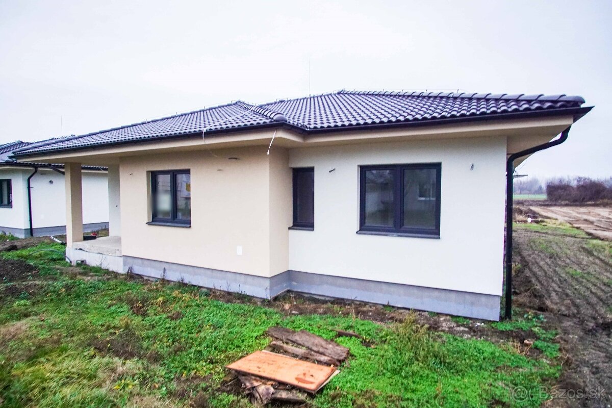 4-izbová novostavba rodinného domu s terasou, Nesvady, 540m2 - 2