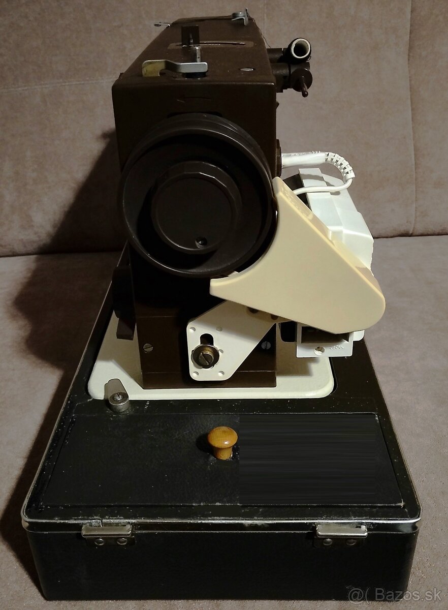 Šijací stroj Veritas. - 2