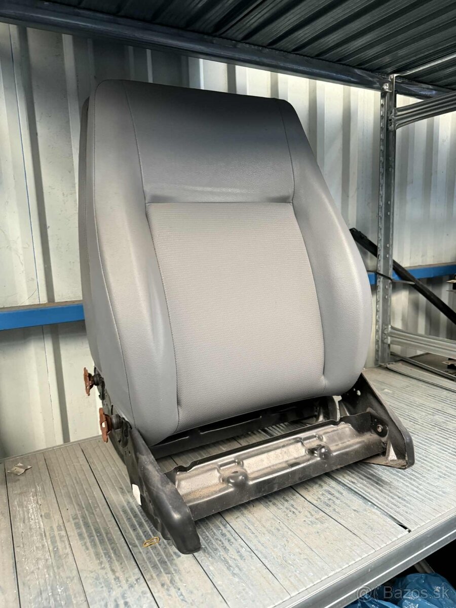 vrchná časť sedadla VW T5,T6 - 2