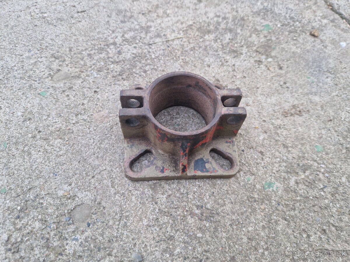 Zetor - Kryt vývodového hriadeľa UR1 - 2