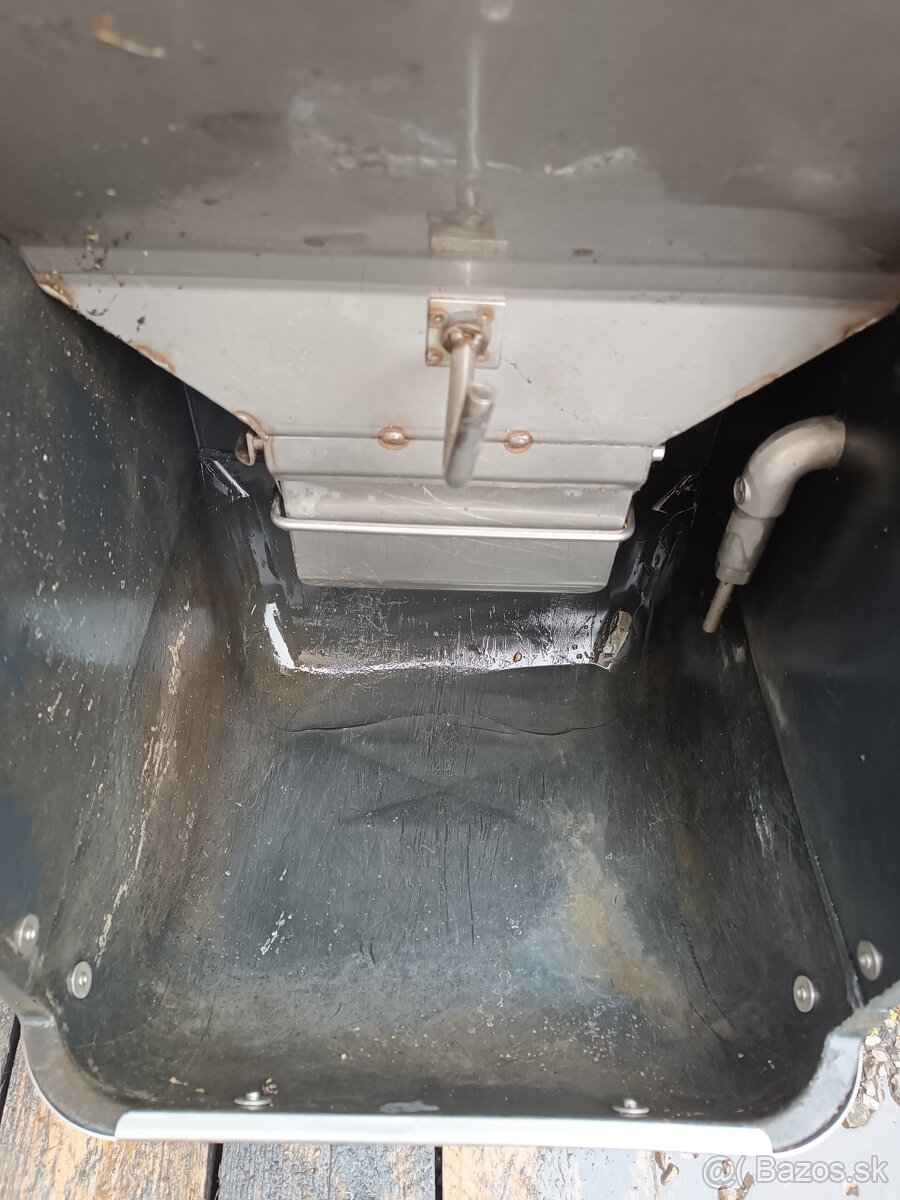 Predám kŕmny automat - 2