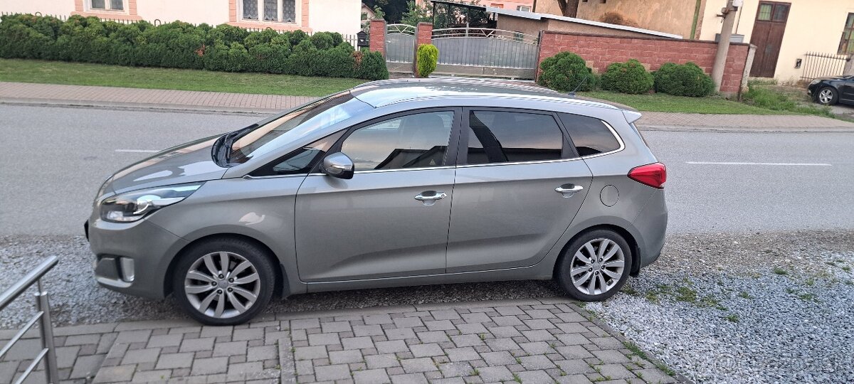 Predam kia carens - 2