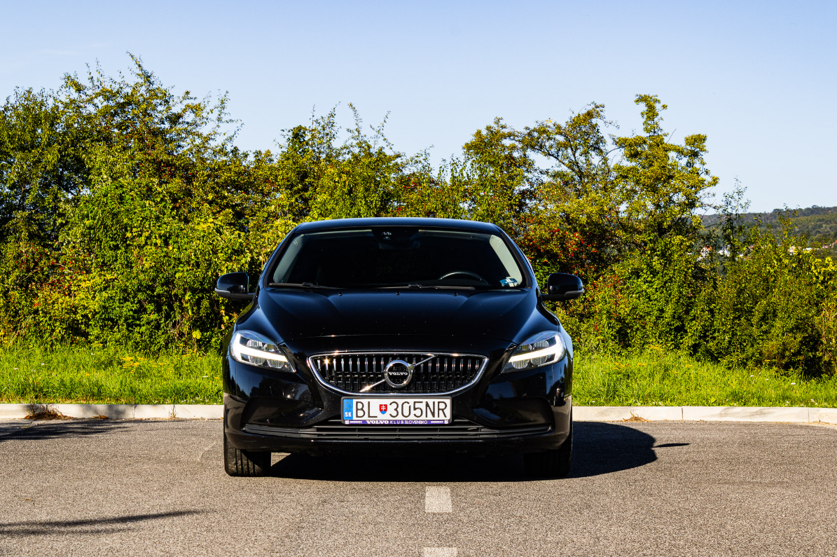 Volvo V40 D3 2.0L 110kW Momentum / LED Svetlá / - 2