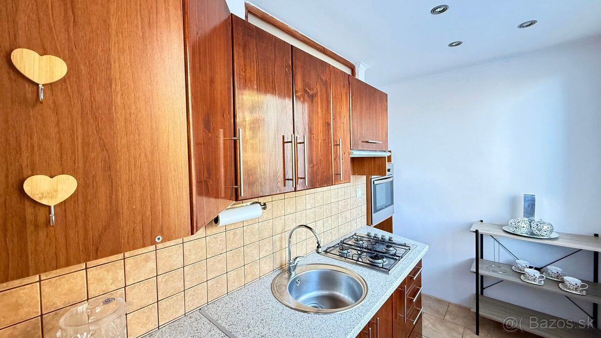 TERASA - 1 IZBOVÝ BYT 32 M2, UHEROVA ULICA 1 POSCHODIE - 2