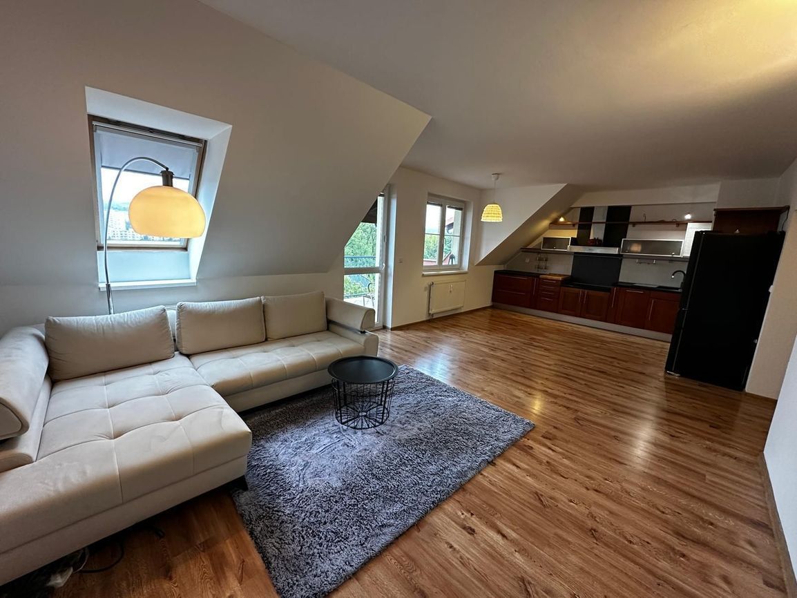 PRENÁJOM - útulný 3-izbový byt s terasou v Banskej Bystrici - 2