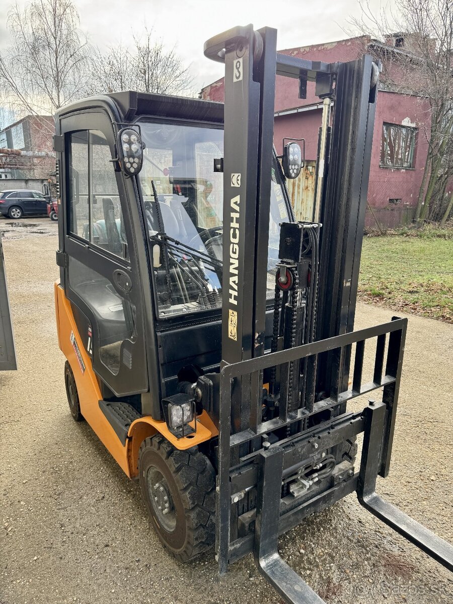 Vysokozdvižný vozík 1,5t. / LPG / iba 158mth - 2