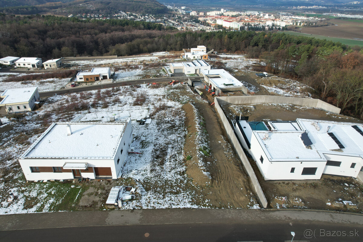 BartanusReality - Na predaj pozemok o rozlohe 907m2 pre výst - 2