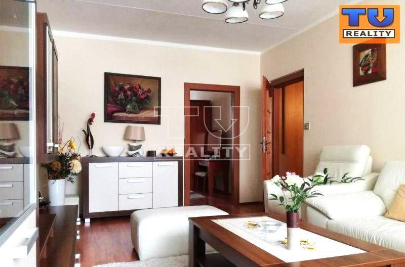 NA PREDAJ 3-IZBOVÝ BYT V DUBNICI NAD VÁHOM S VÝMEROU 80 M2. - 2