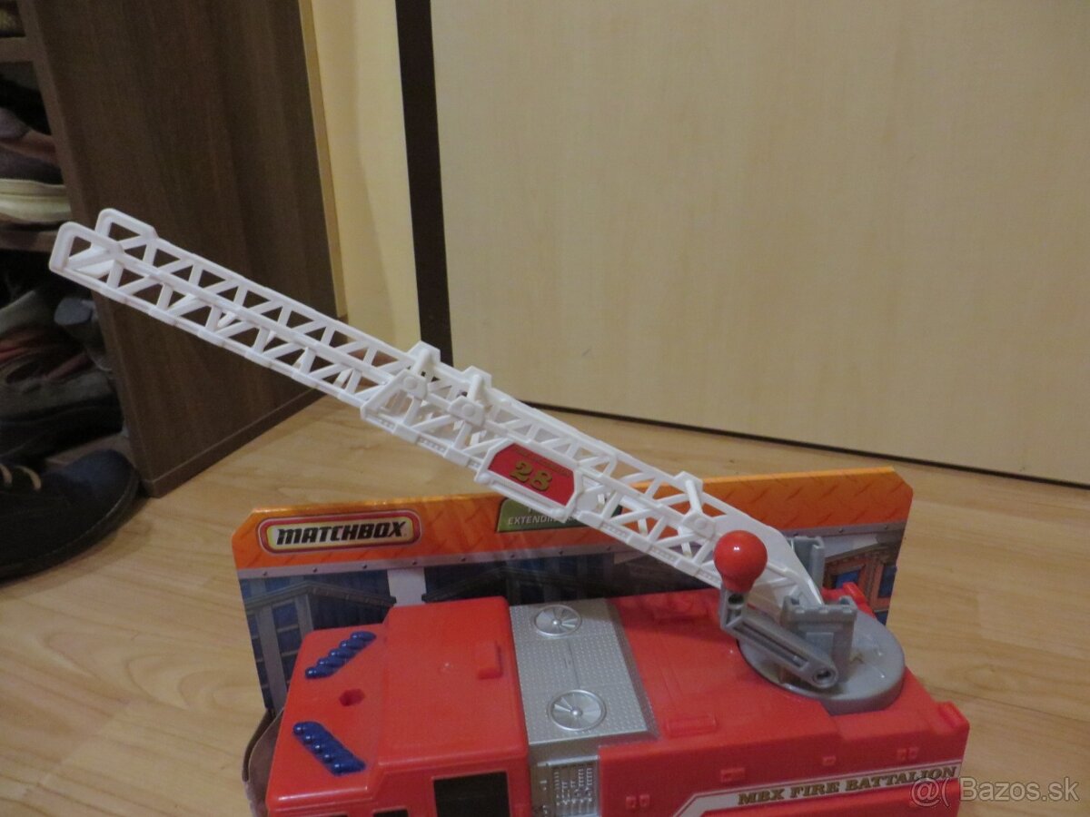 Hasičské auto - nehrané - dlhé 35 cm - 2