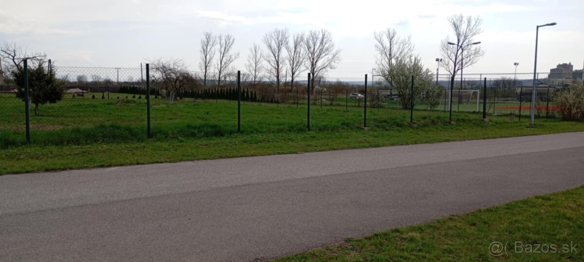 Pozemky v obci Dvorníky - 2