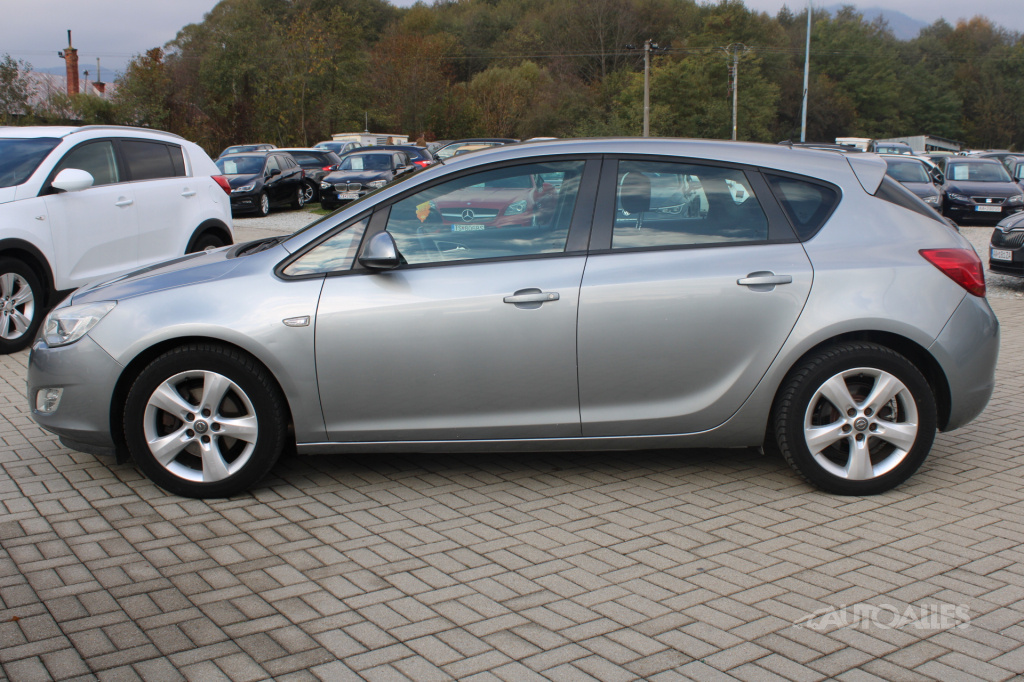 Opel Astra 1,7 CDTi 81 kW - 2