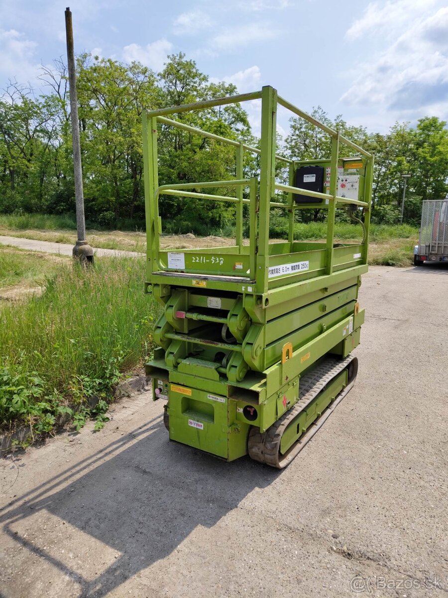 Pracovná nožnicová plošina - 2