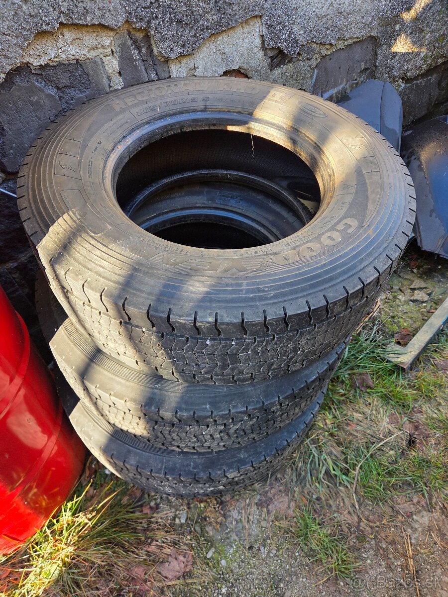 Pneu 285/70 R 19.5 - 2