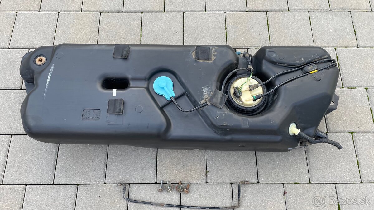Peugeot Partner palivová nádrž - 2
