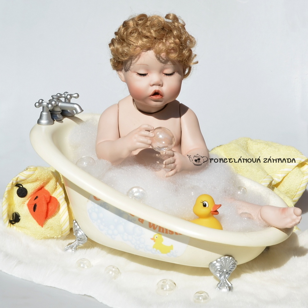 Porcelánová bábika +vanička +kačka +bublinky +kožušinka - 2