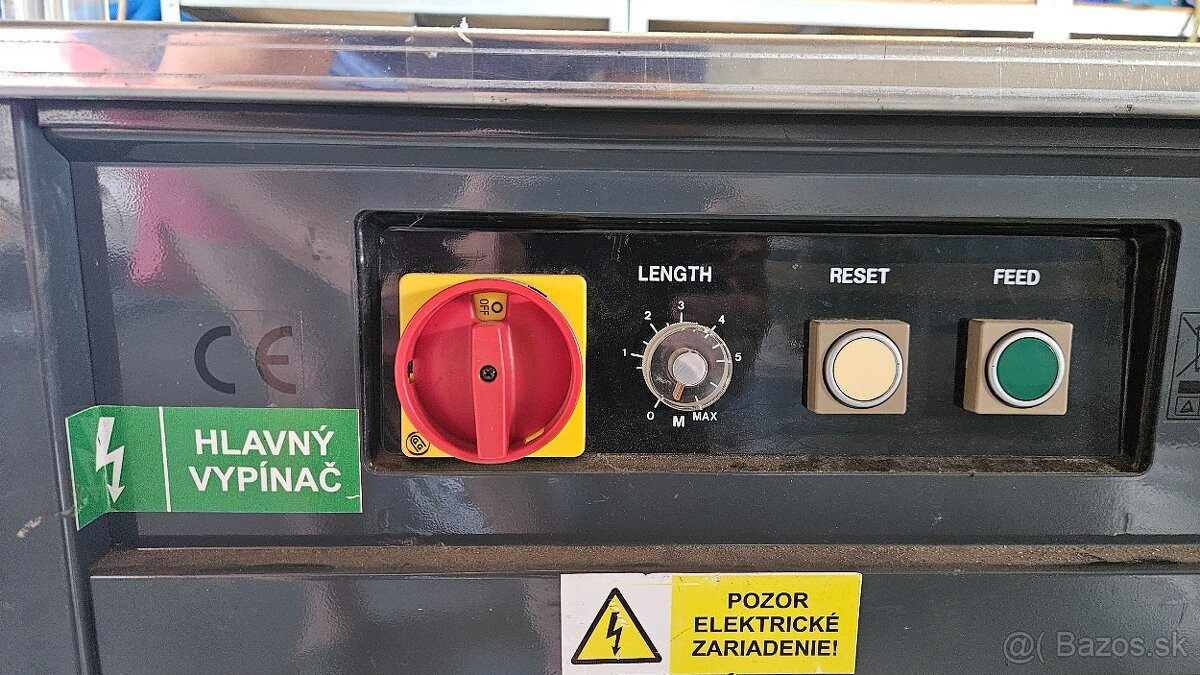 Poloautomatický páskovací stroj. - 2
