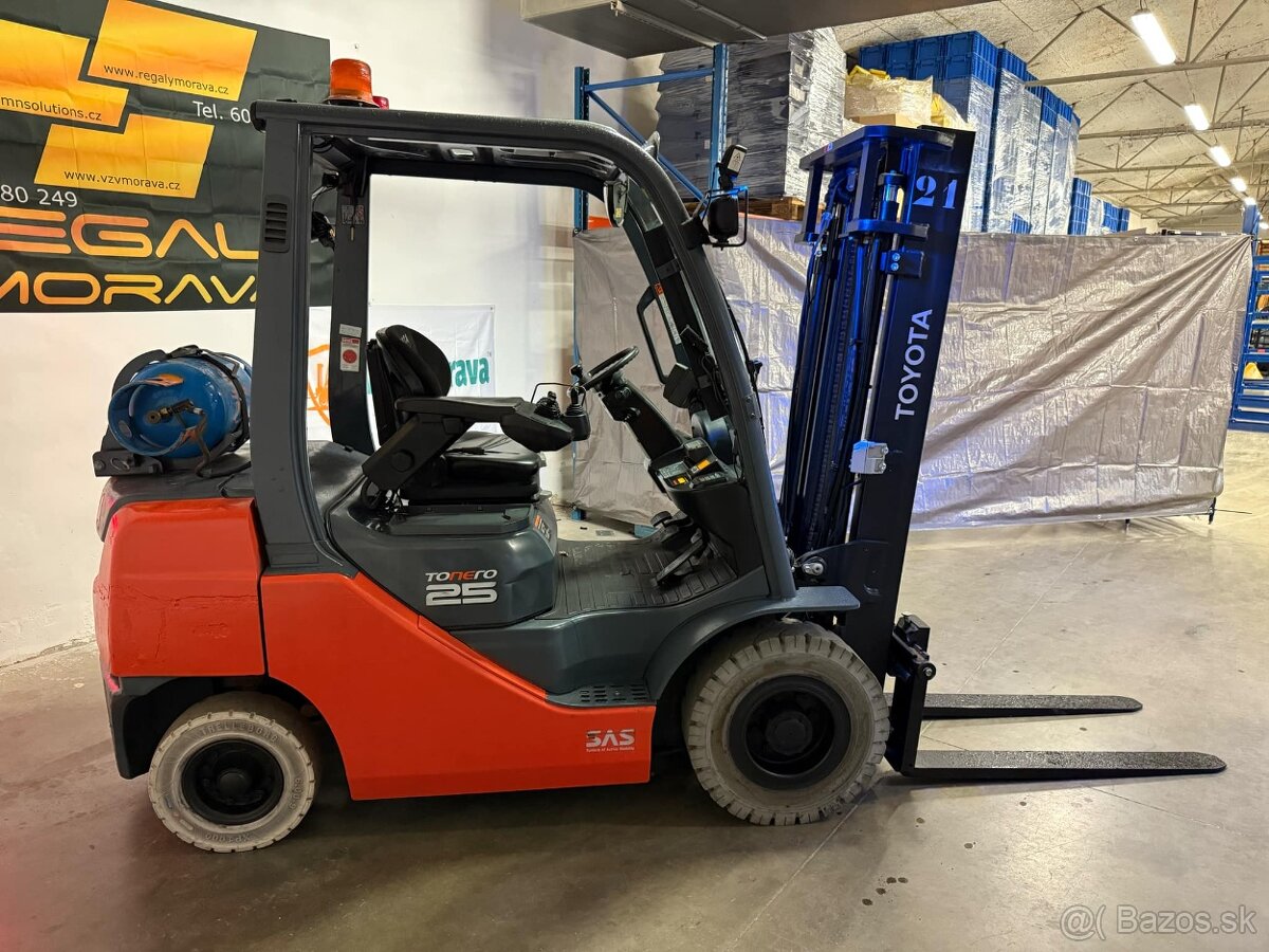 Vysokozdvižný vozík Toyota LPG 25 - 2