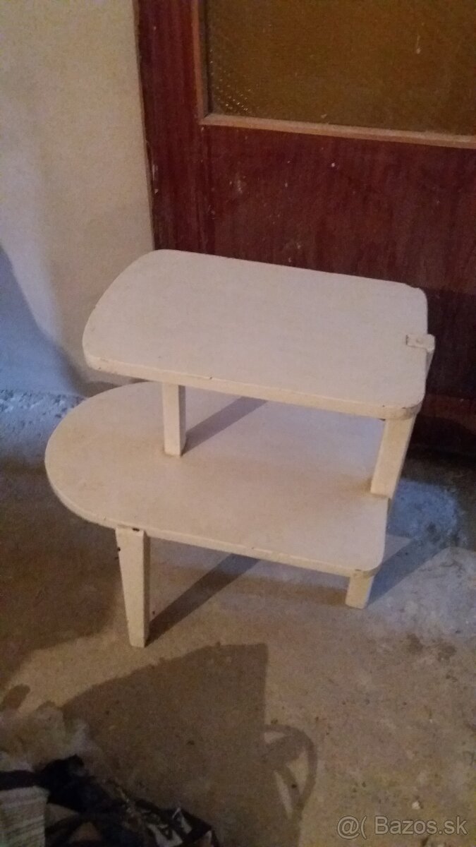 Predám starožitný stolík - 2