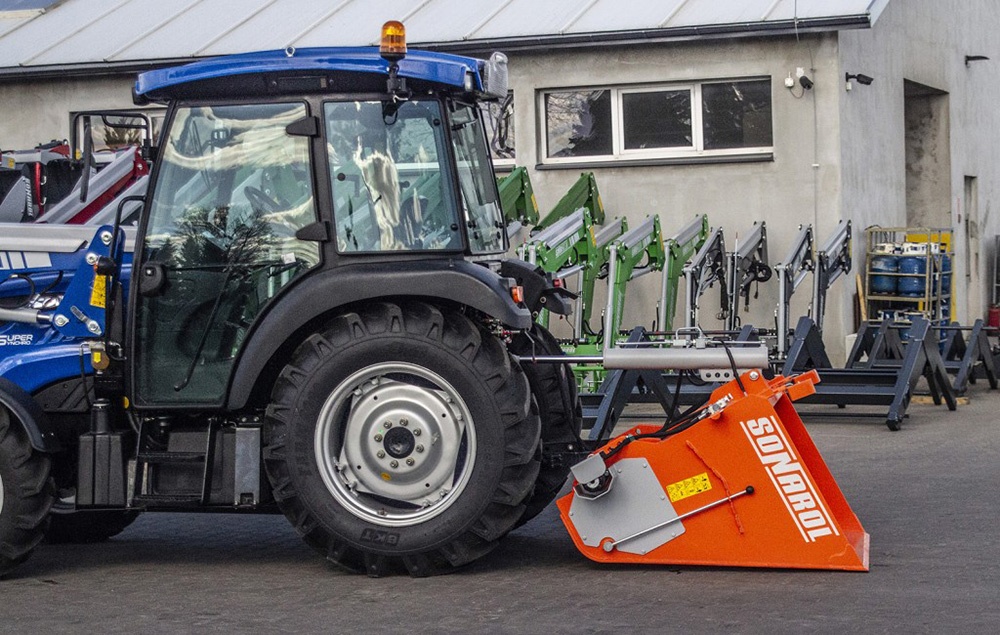 Sypač, posypač, rozmetadlo, samonakladací rám, traktor - 2