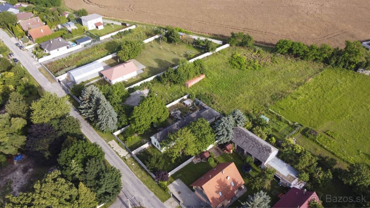 samostatné pozemky plus prístupová cesta v Lehniciach - 2