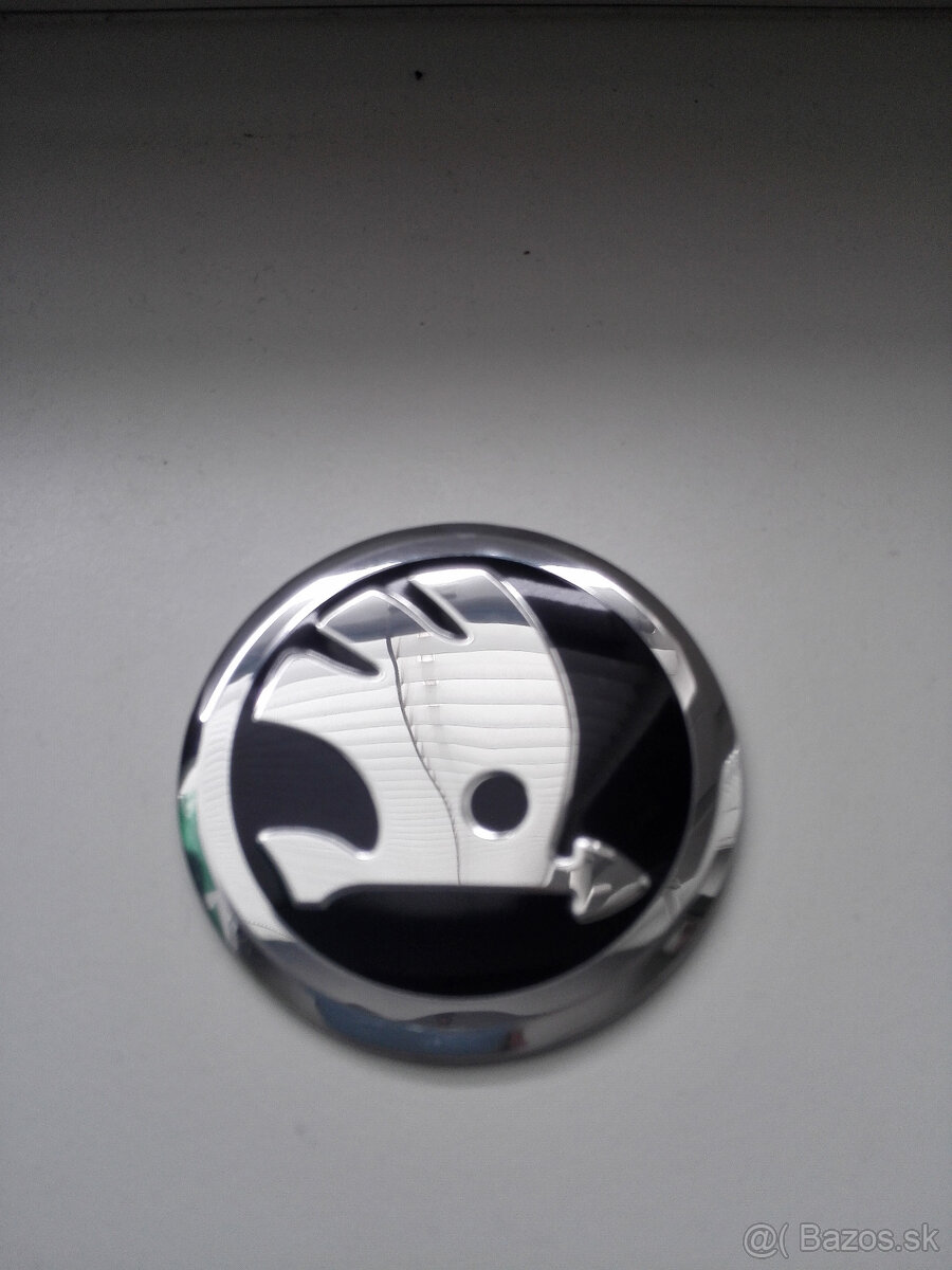 Nálepky na pukličky diskov Škoda 56 mm strieborné a zelené - 2