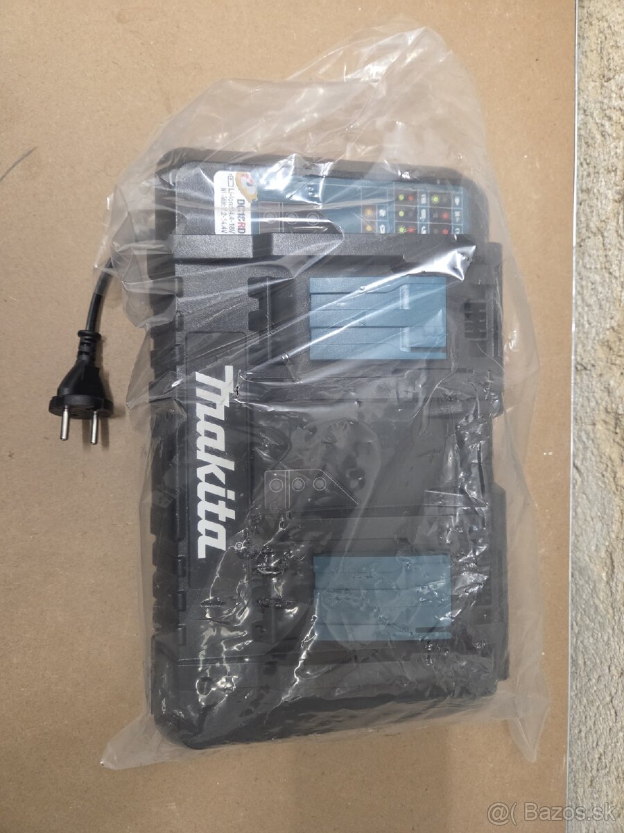 Makita dvojnabíjačka DC18RD - 2