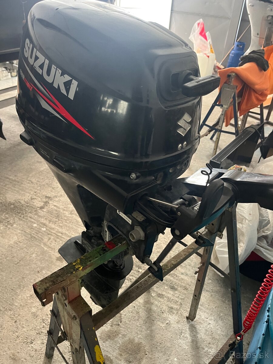 Lodny motor Suzuki 9,9HP - 2