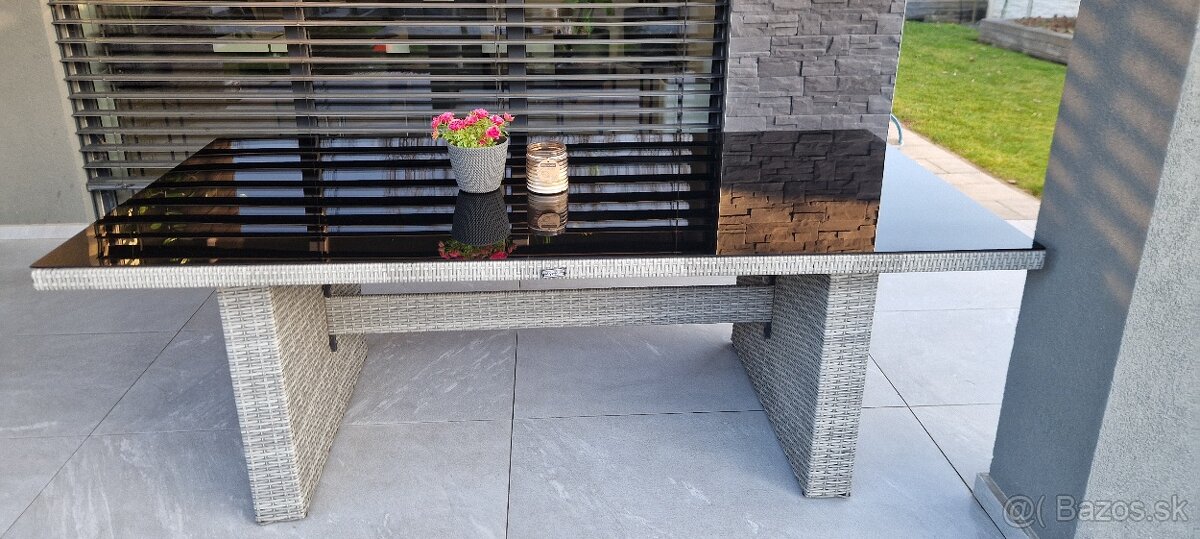 Zahradny stol - 2