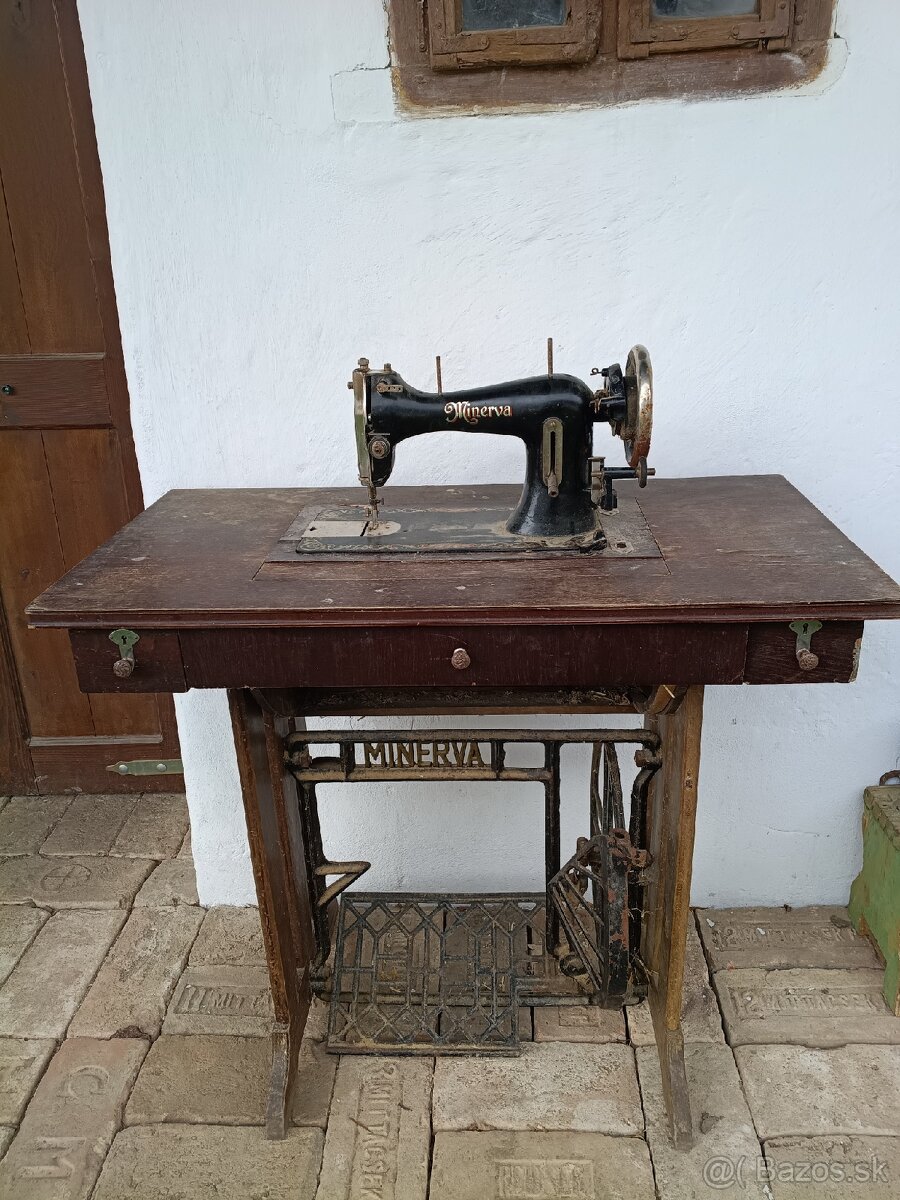 Stary šijaci stroj - 2