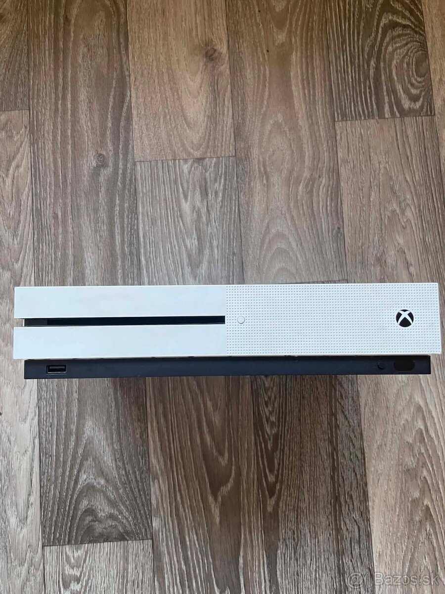 Predám Xbox One S500GB - 2