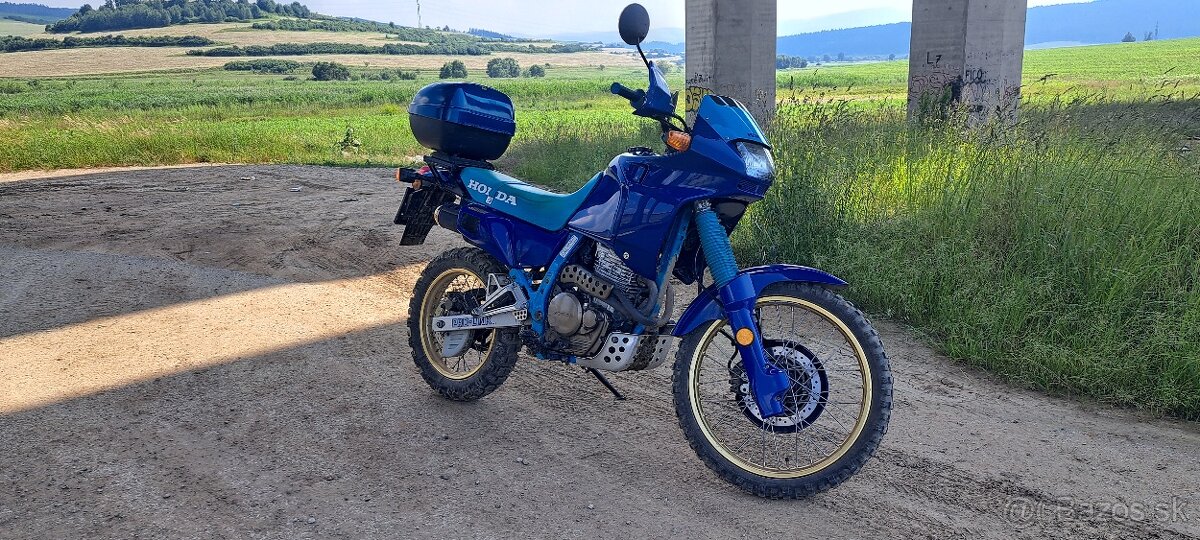 Honda NX500 Dominator